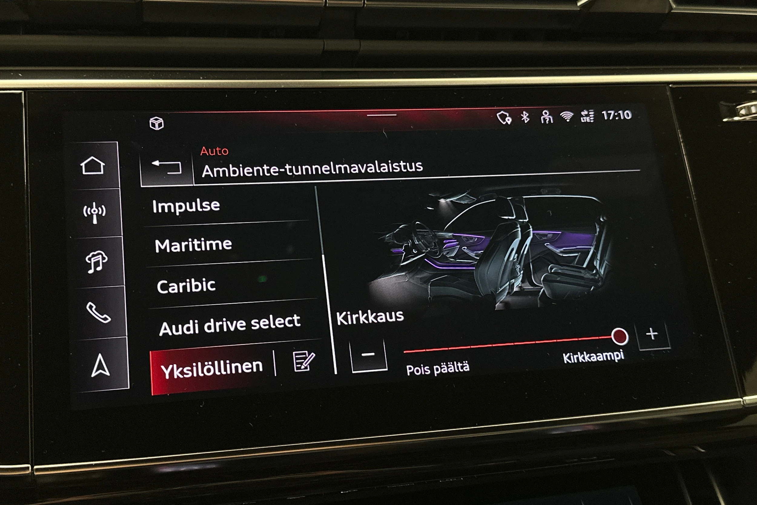 valkoinen Audi Q8 2025 kuva 28.