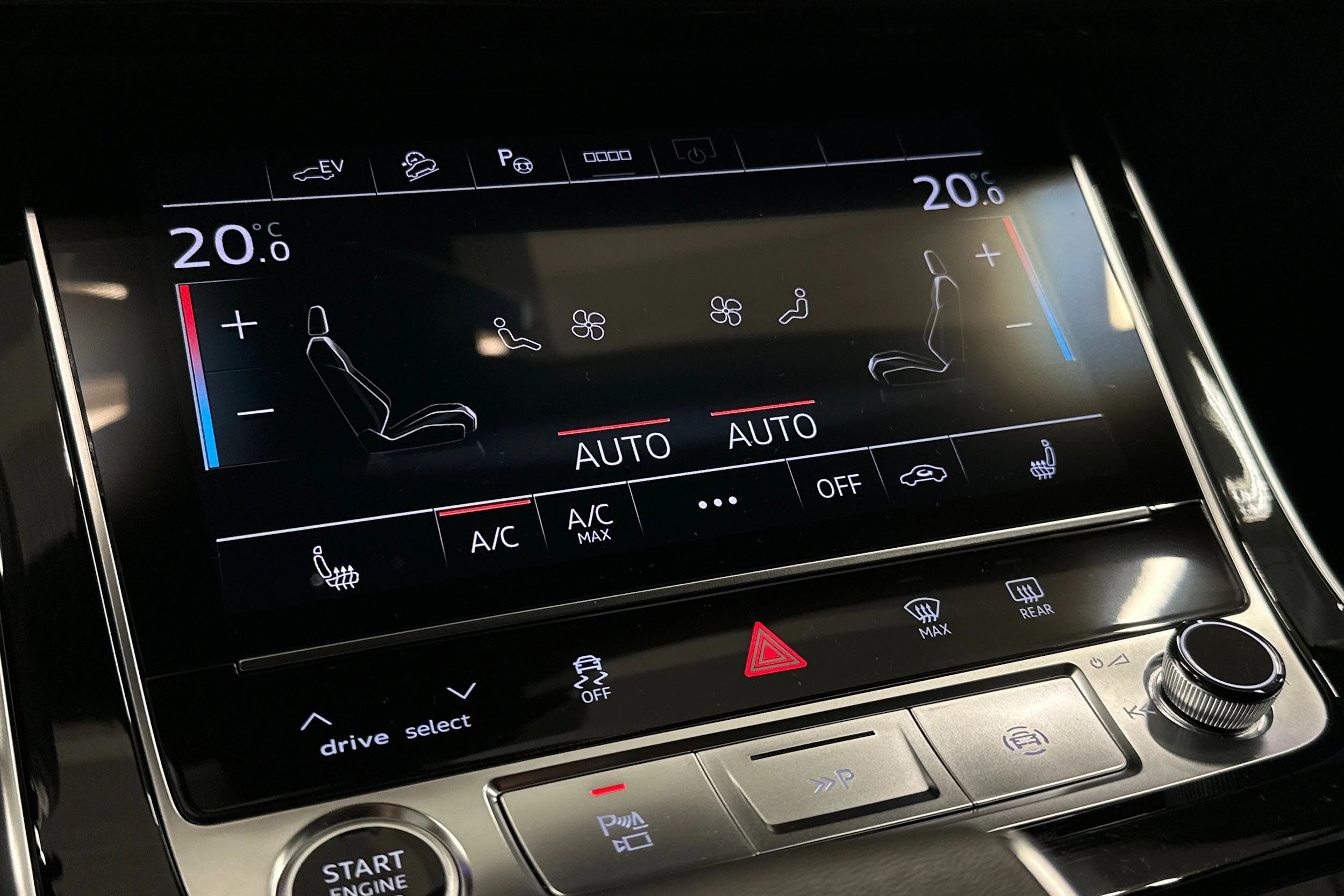 valkoinen Audi Q8 2025 kuva 33.