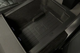 valkoinen Audi Q8 2025 kuva 35.
