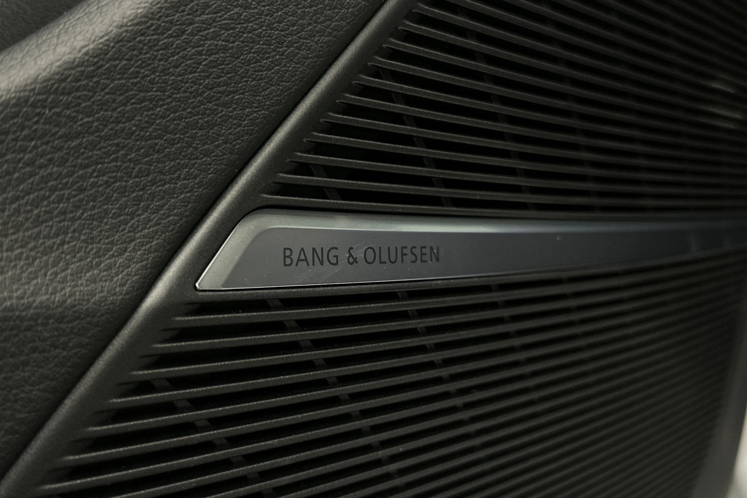 valkoinen Audi Q8 2025 kuva 36.