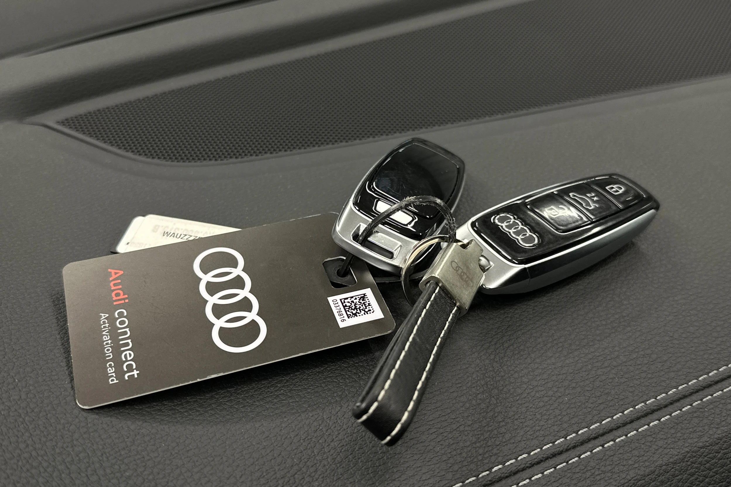 valkoinen Audi Q8 2025 kuva 37.
