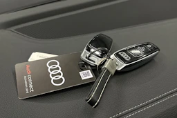 valkoinen Audi Q8 2025 kuva 37.