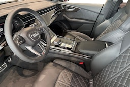 met. sininen Audi Q8 2025 kuva 6.