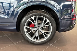 met. sininen Audi Q8 2025 kuva 10.