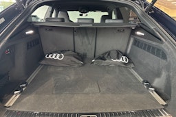 met. sininen Audi Q8 2025 kuva 11.