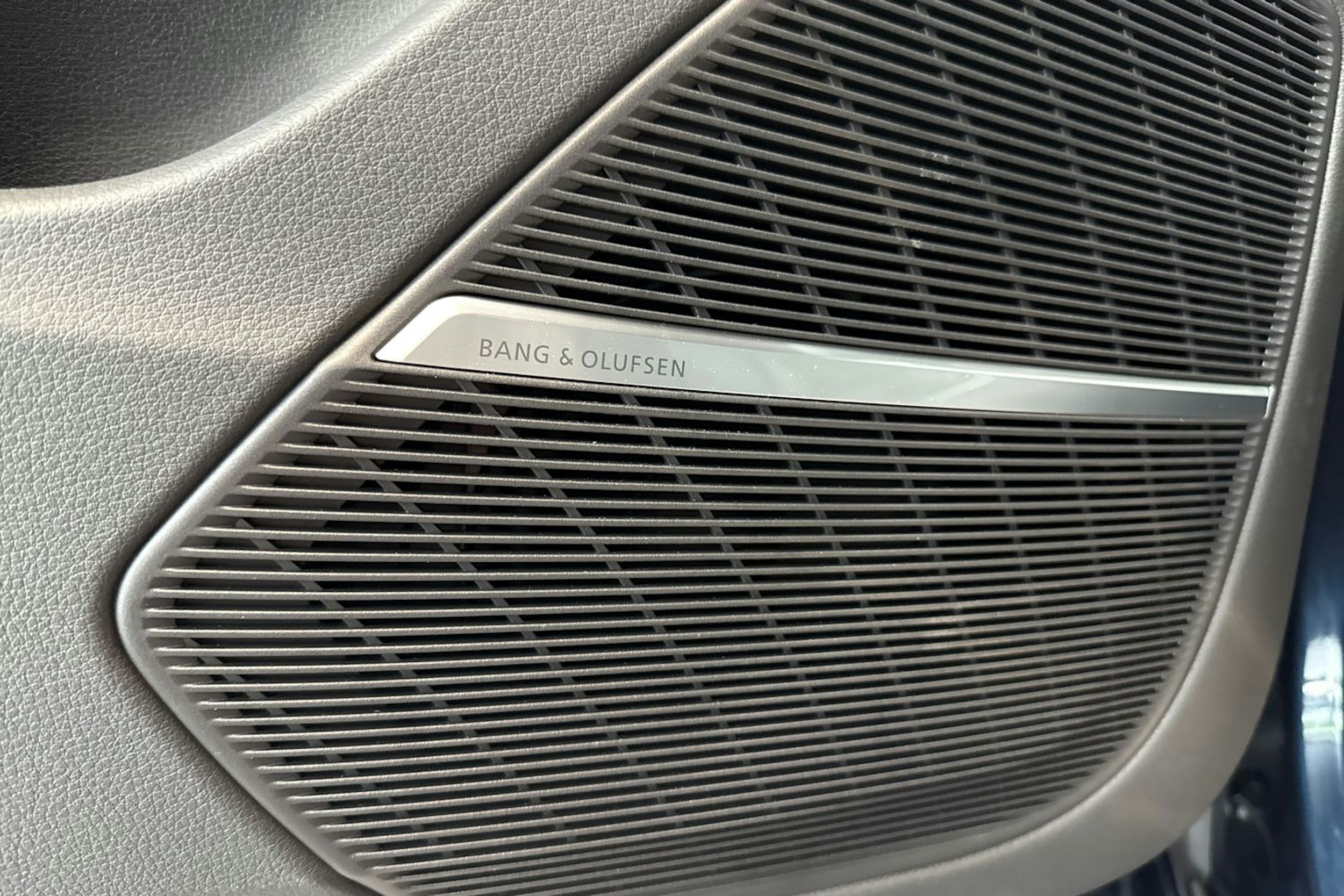 met. sininen Audi Q8 2025 kuva 14.