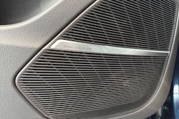 met. sininen Audi Q8 2025 kuva 14.