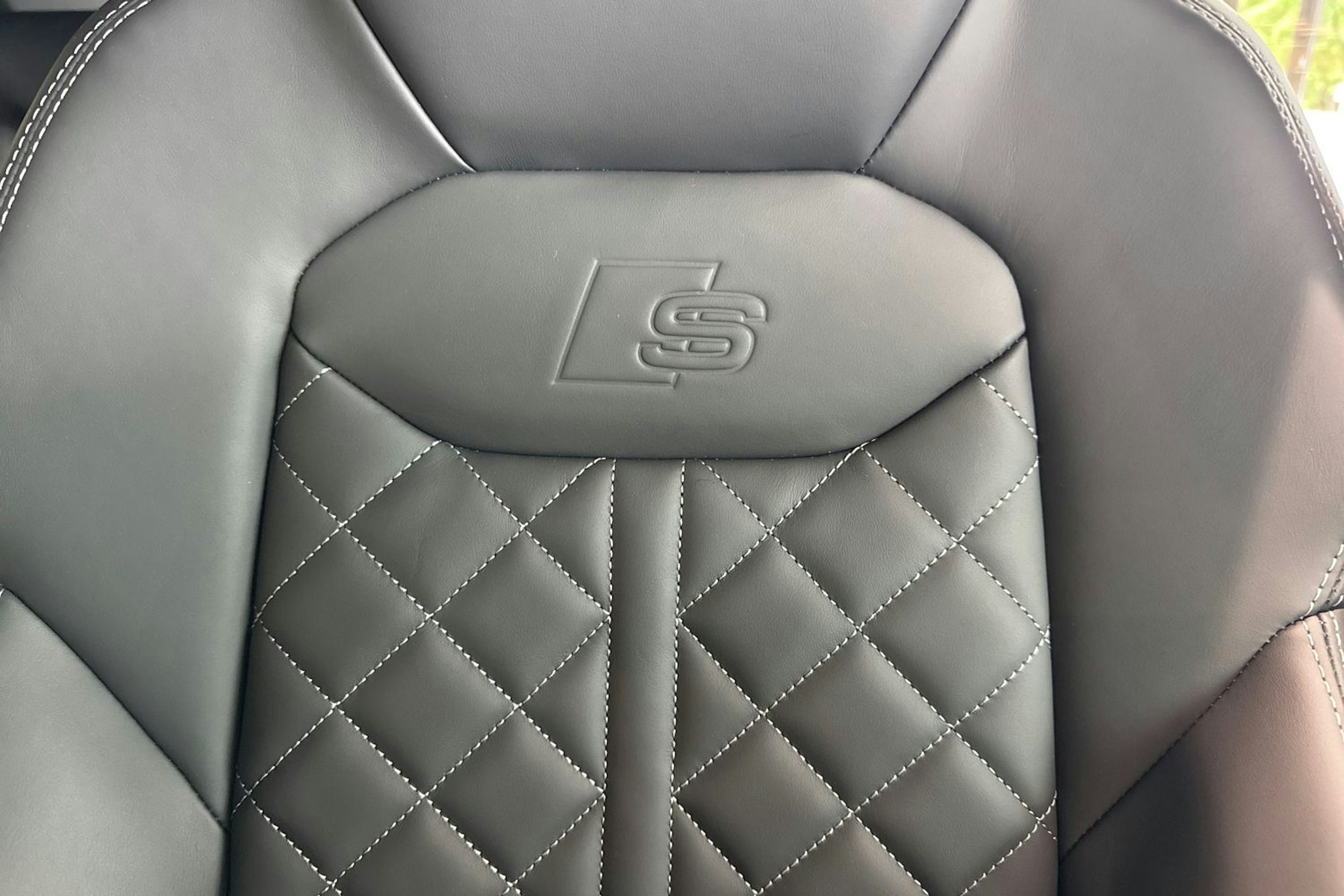 met. sininen Audi Q8 2025 kuva 15.