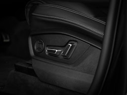 met. sininen Audi Q8 2025 kuva 19.