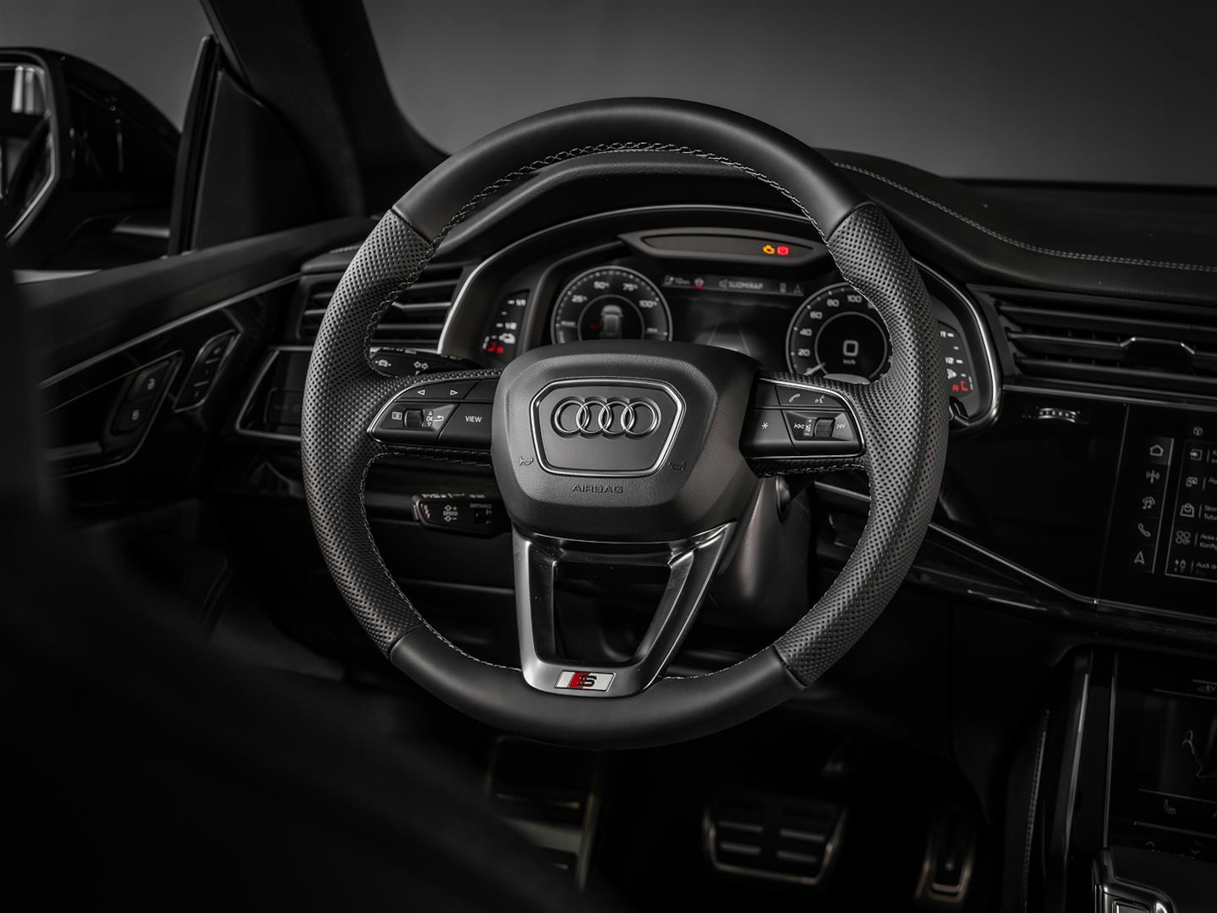 met. sininen Audi Q8 2025 kuva 20.