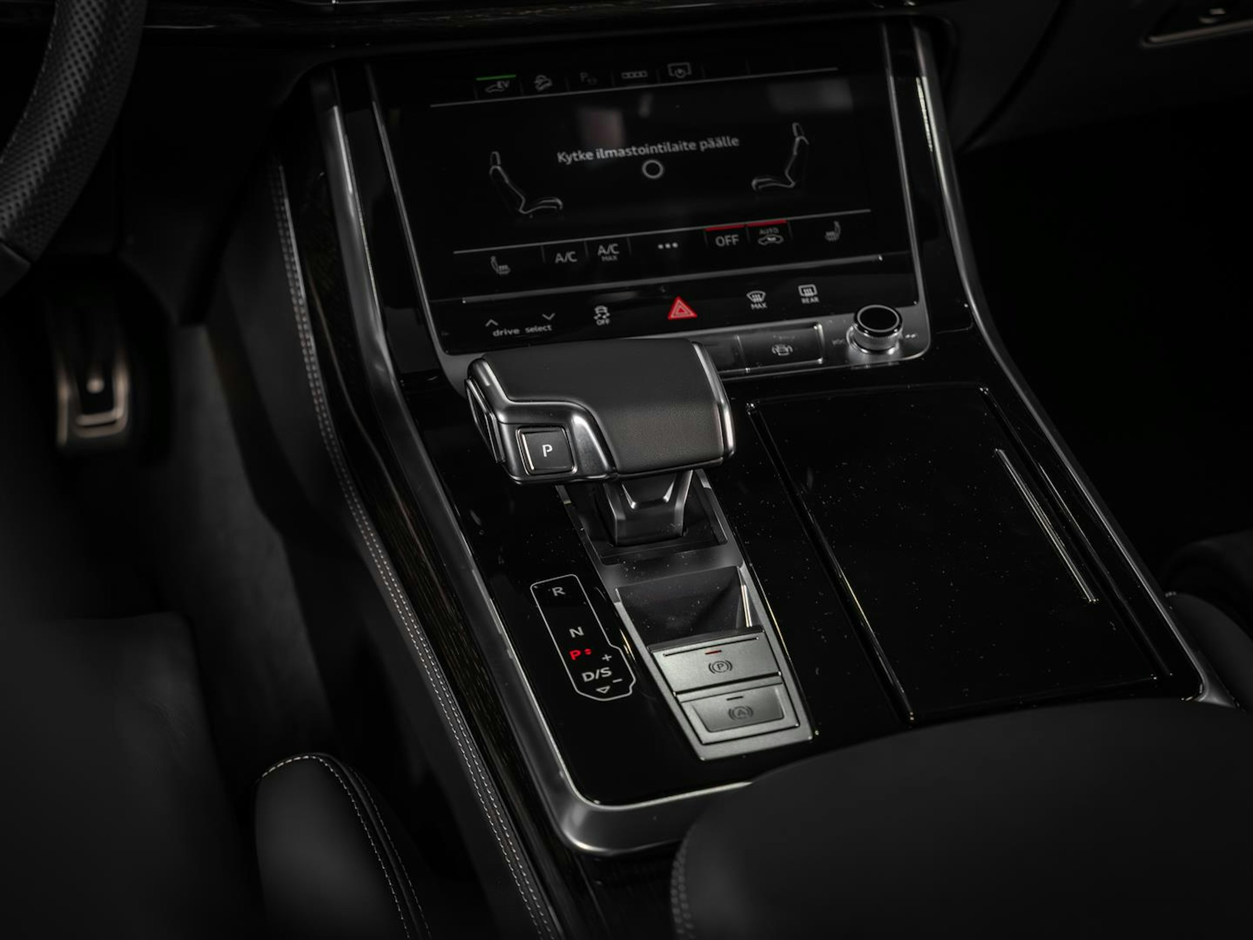 met. sininen Audi Q8 2025 kuva 22.