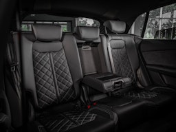 met. sininen Audi Q8 2025 kuva 23.