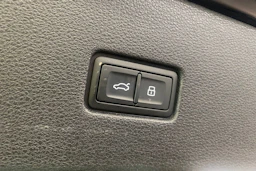 Sininen Audi Q8 2025 kuva 29.