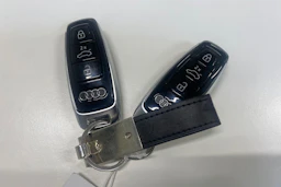 Sininen Audi Q8 2025 kuva 32.