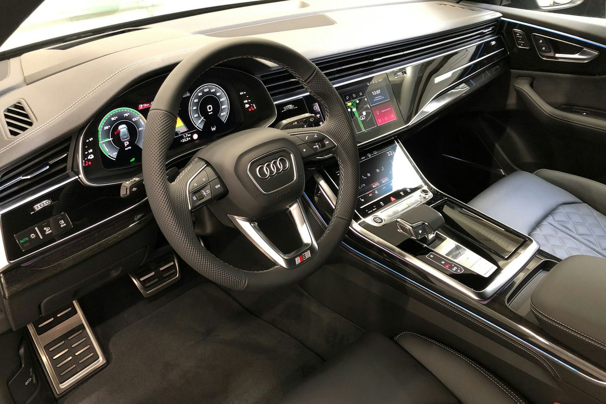 met. musta Audi Q8 2025 kuva 6.