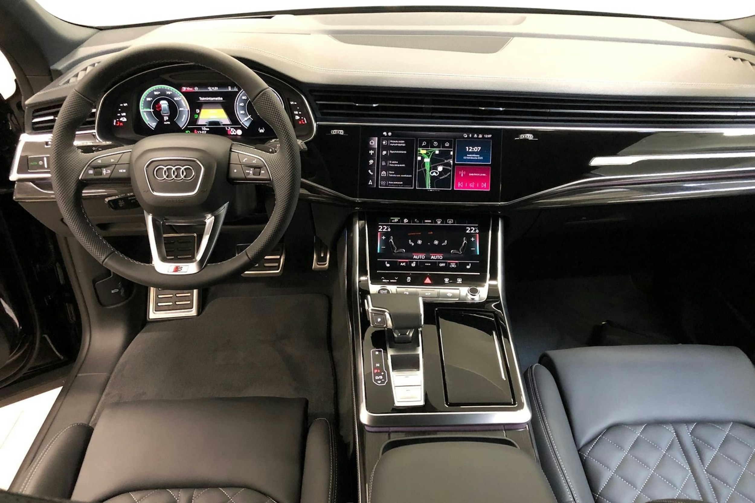 met. musta Audi Q8 2025 kuva 7.