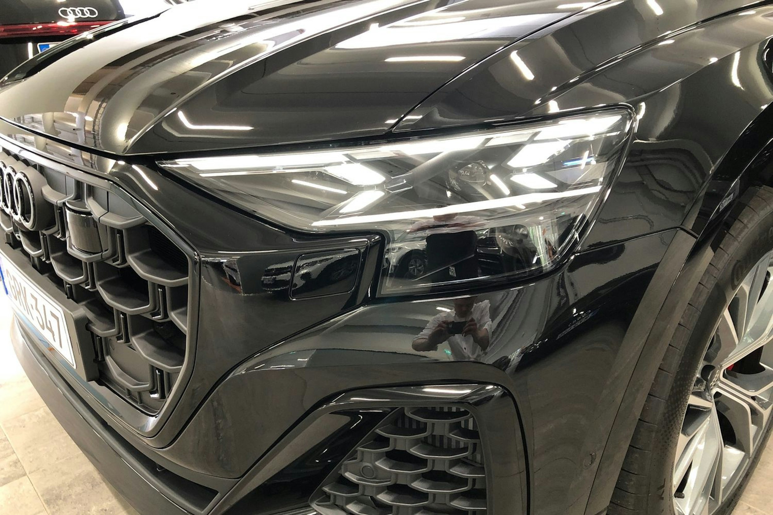 met. musta Audi Q8 2025 kuva 14.