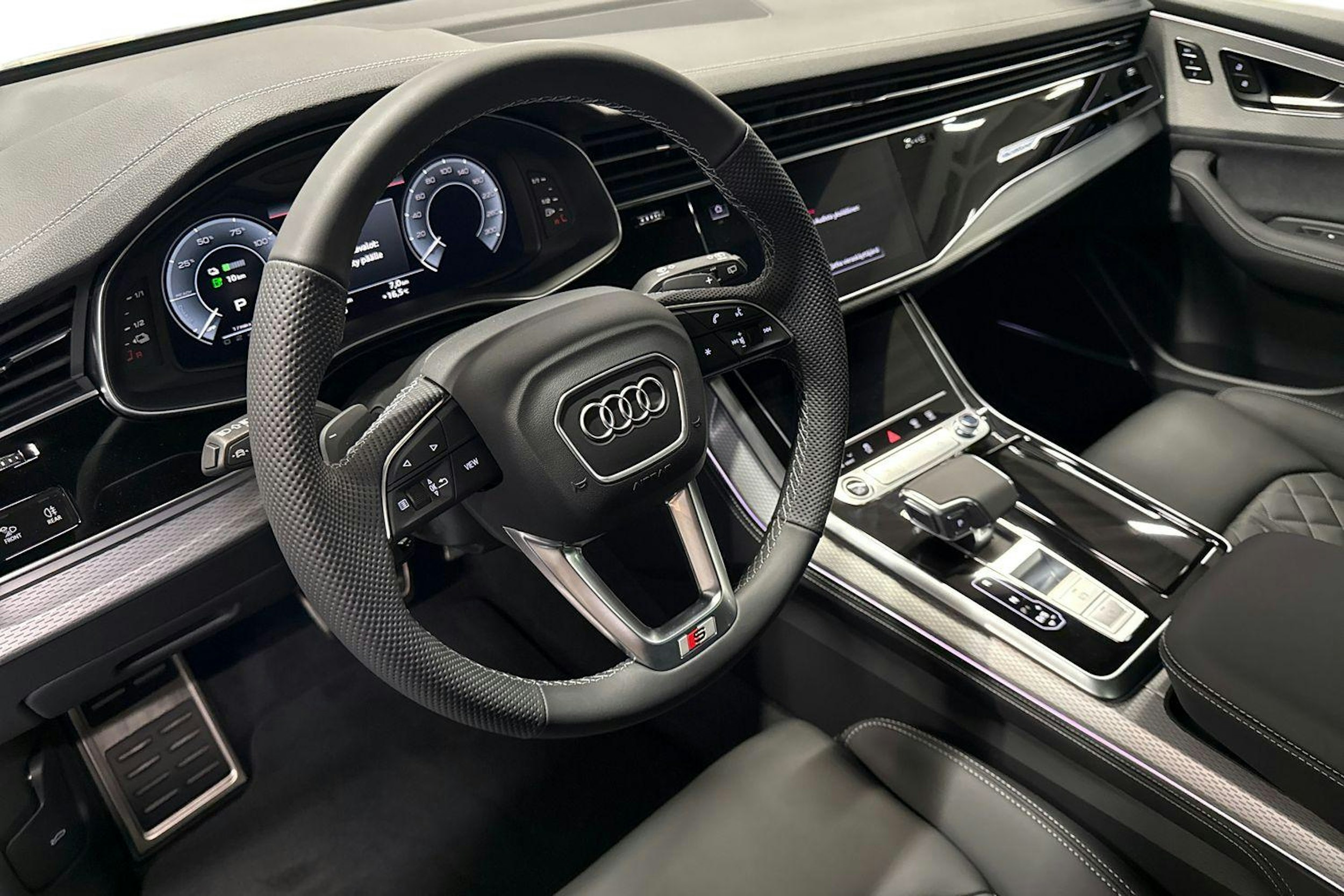 met. musta Audi Q8 2025 kuva 6.