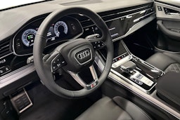 met. musta Audi Q8 2025 kuva 6.