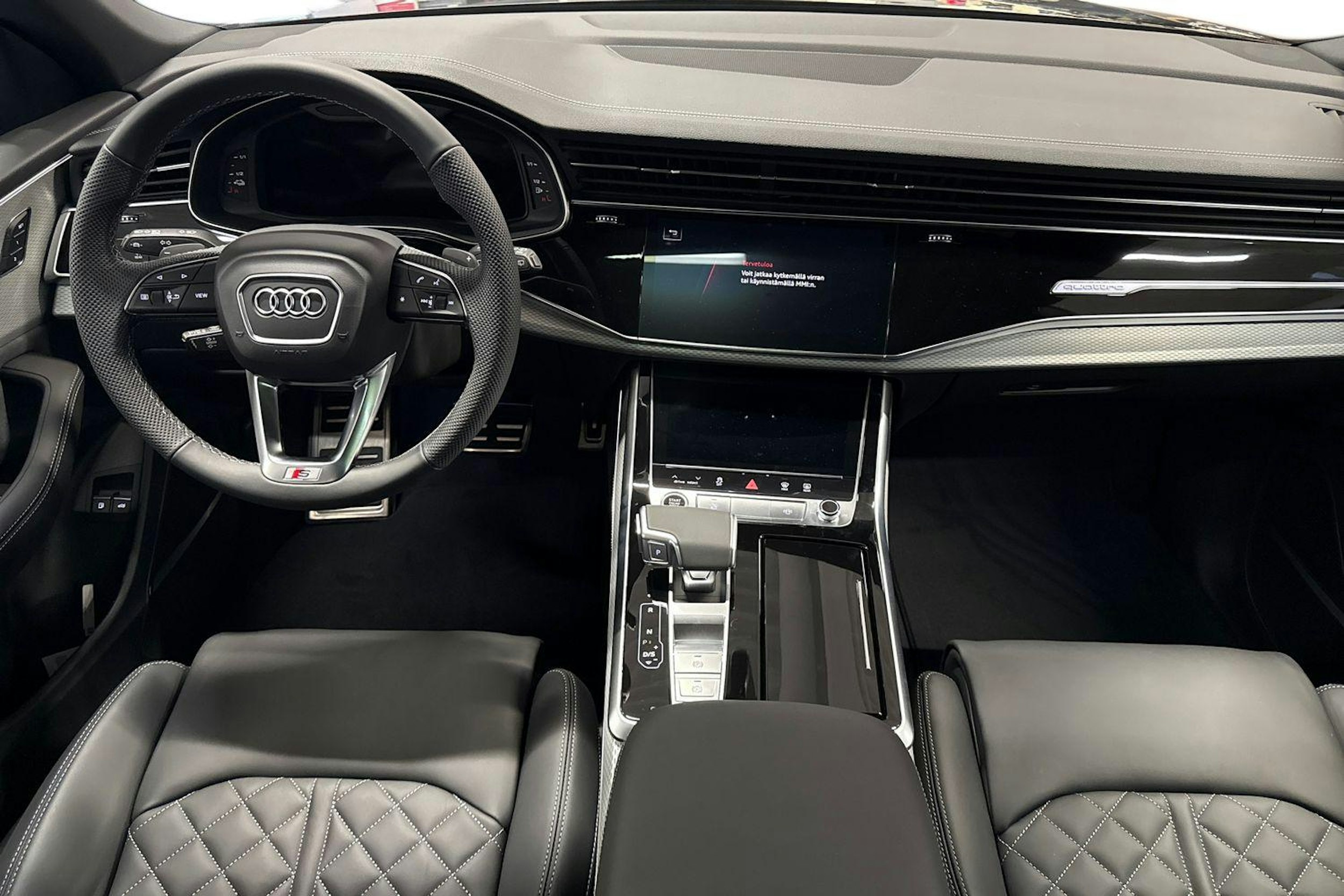 met. musta Audi Q8 2025 kuva 7.