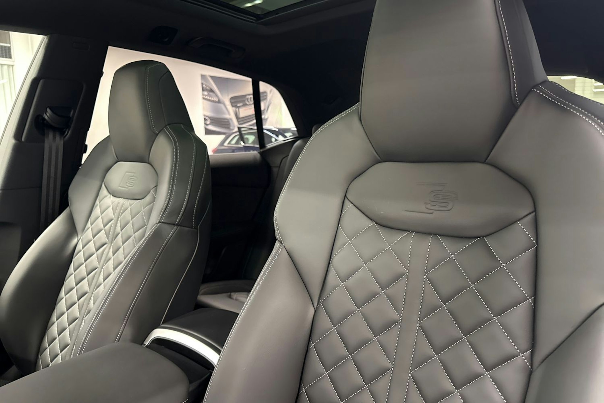 met. musta Audi Q8 2025 kuva 13.