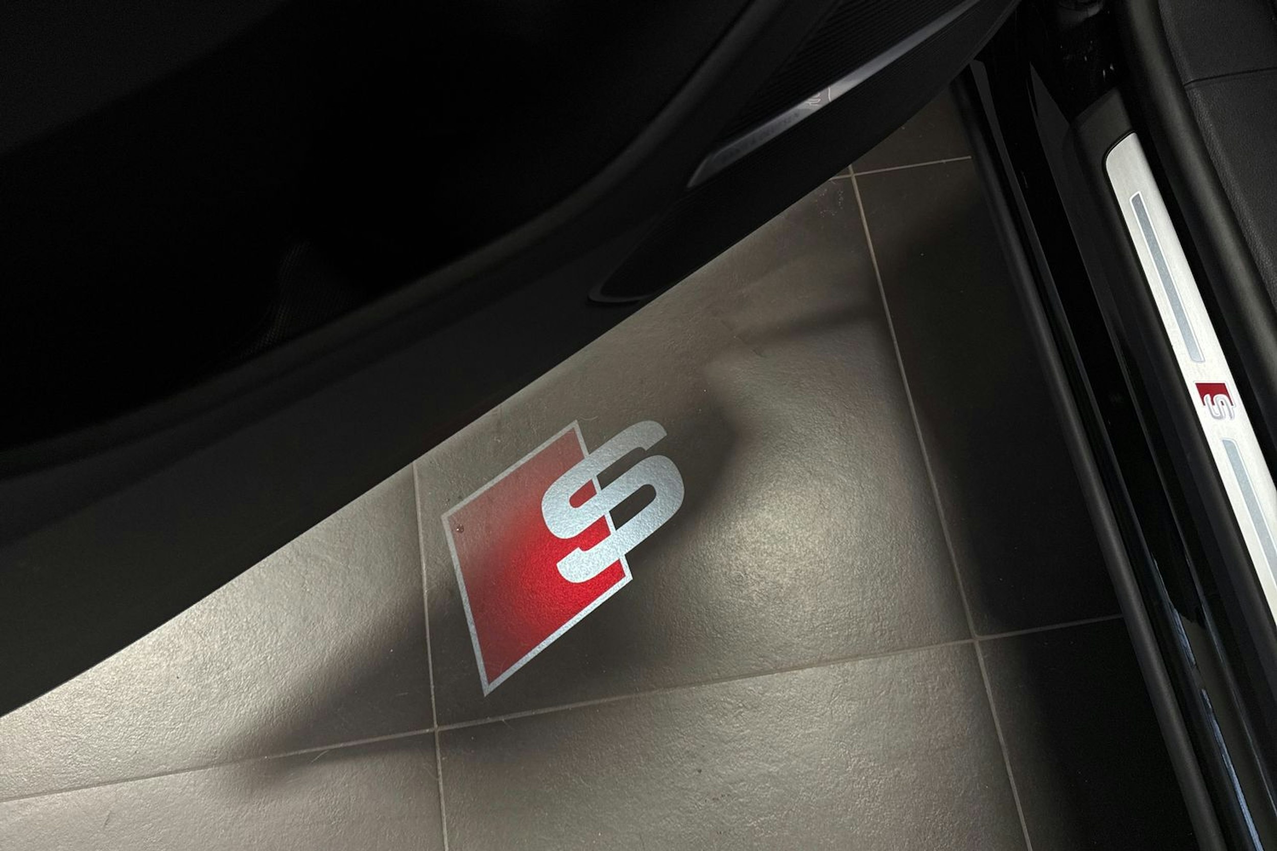 met. musta Audi Q8 2025 kuva 14.