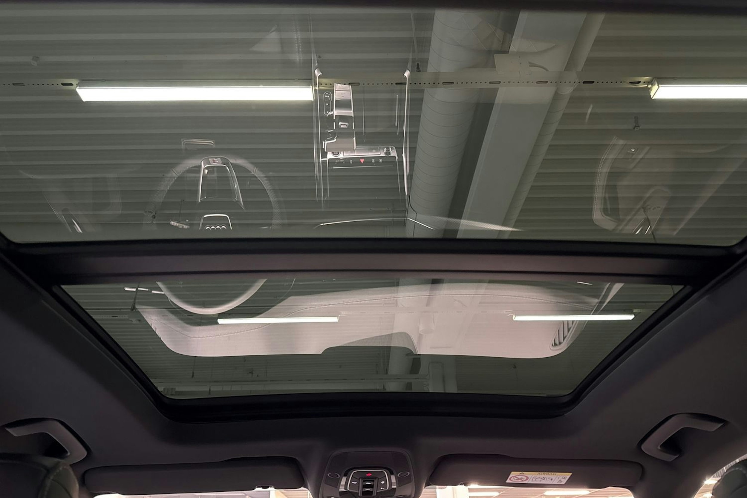 met. musta Audi Q8 2025 kuva 15.