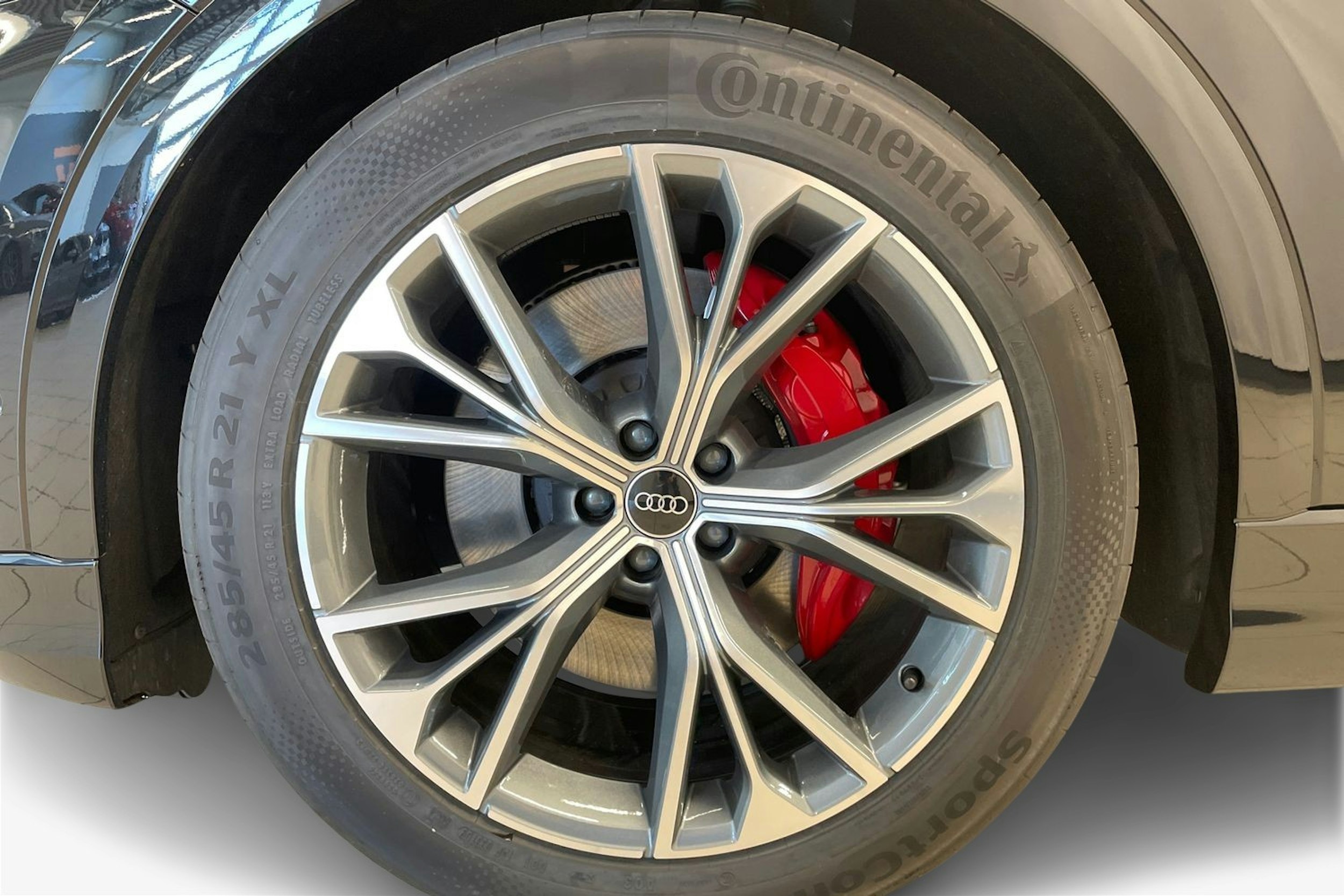 met. musta Audi Q8 2025 kuva 9.