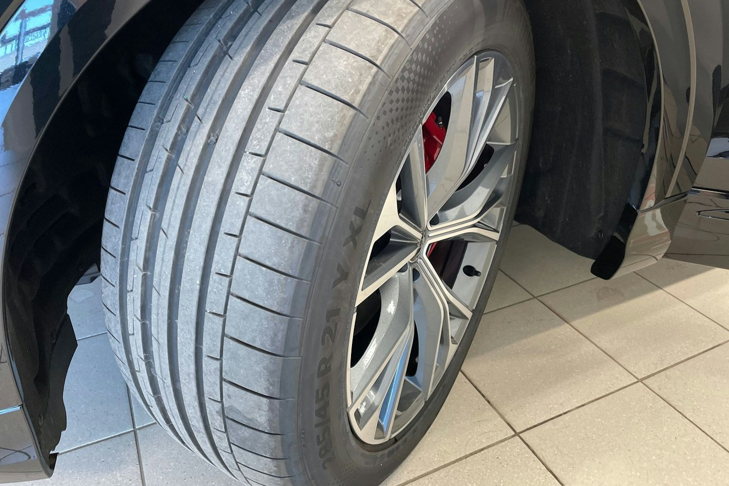 met. musta Audi Q8 2025 kuva 10.