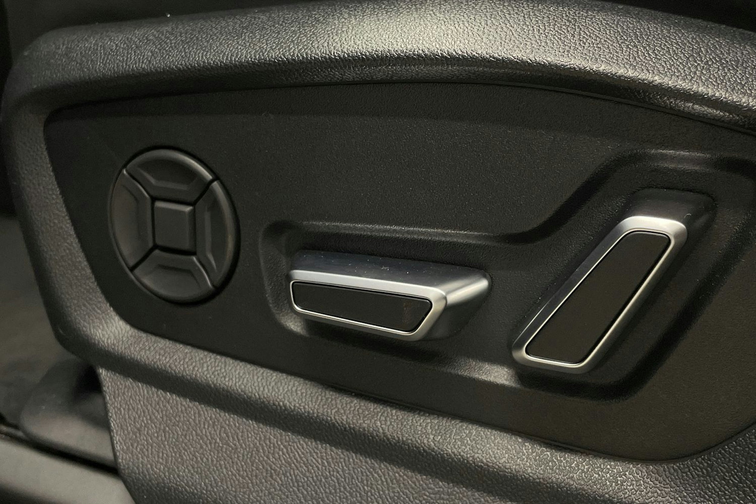 met. musta Audi Q8 2025 kuva 12.