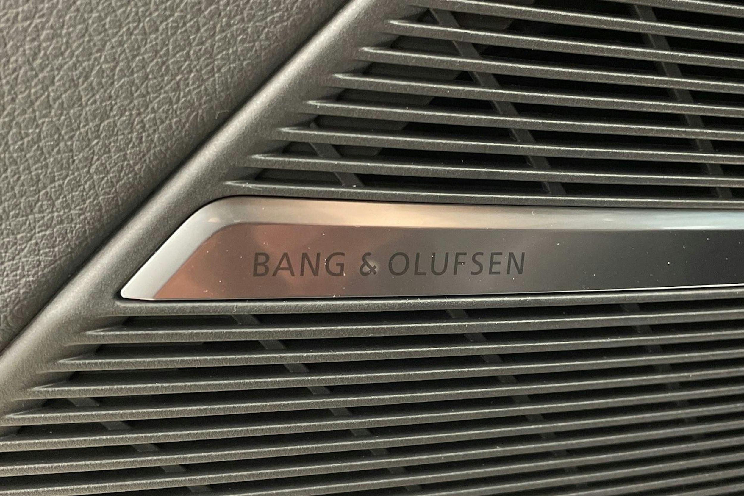 met. musta Audi Q8 2025 kuva 14.
