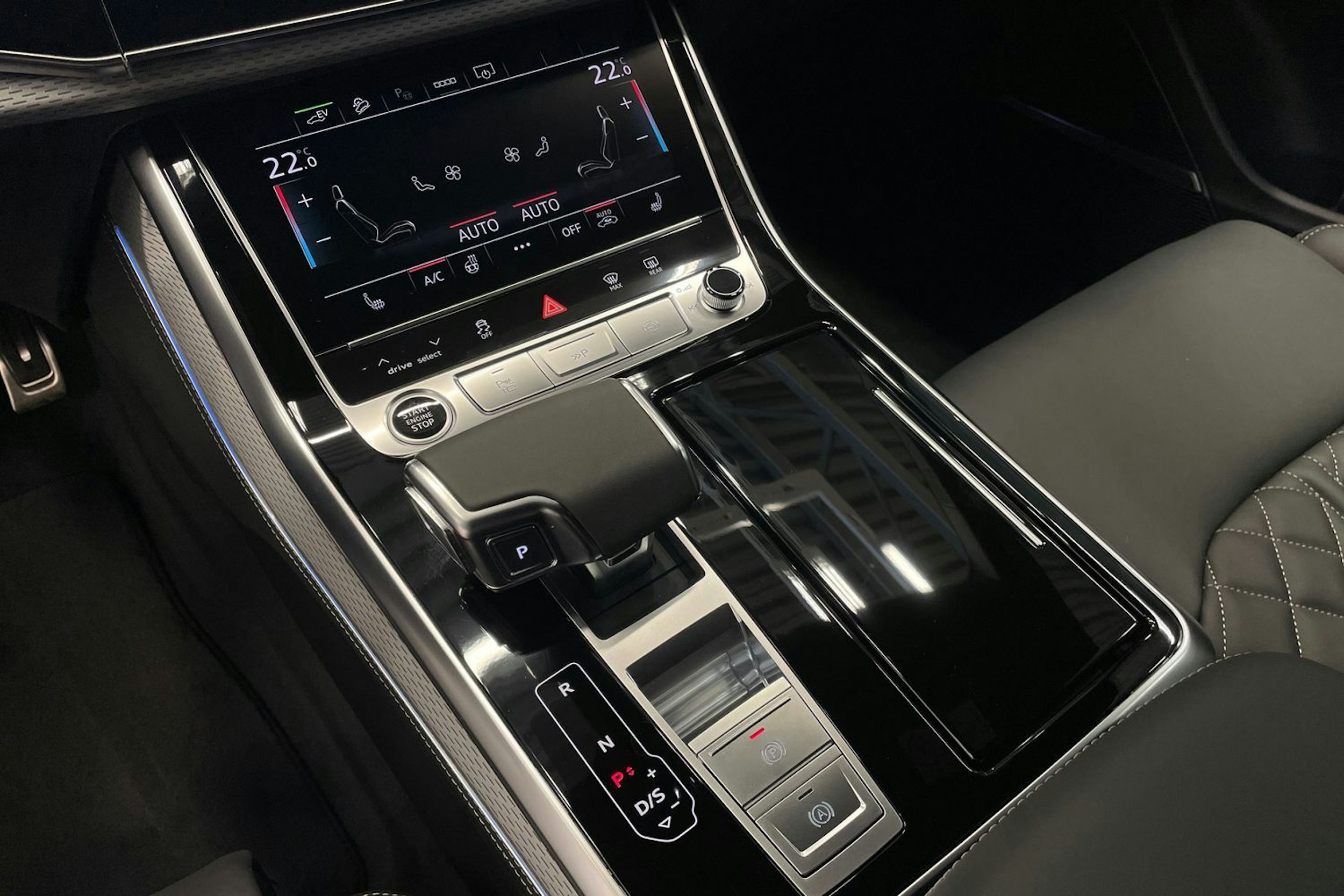 met. musta Audi Q8 2025 kuva 20.