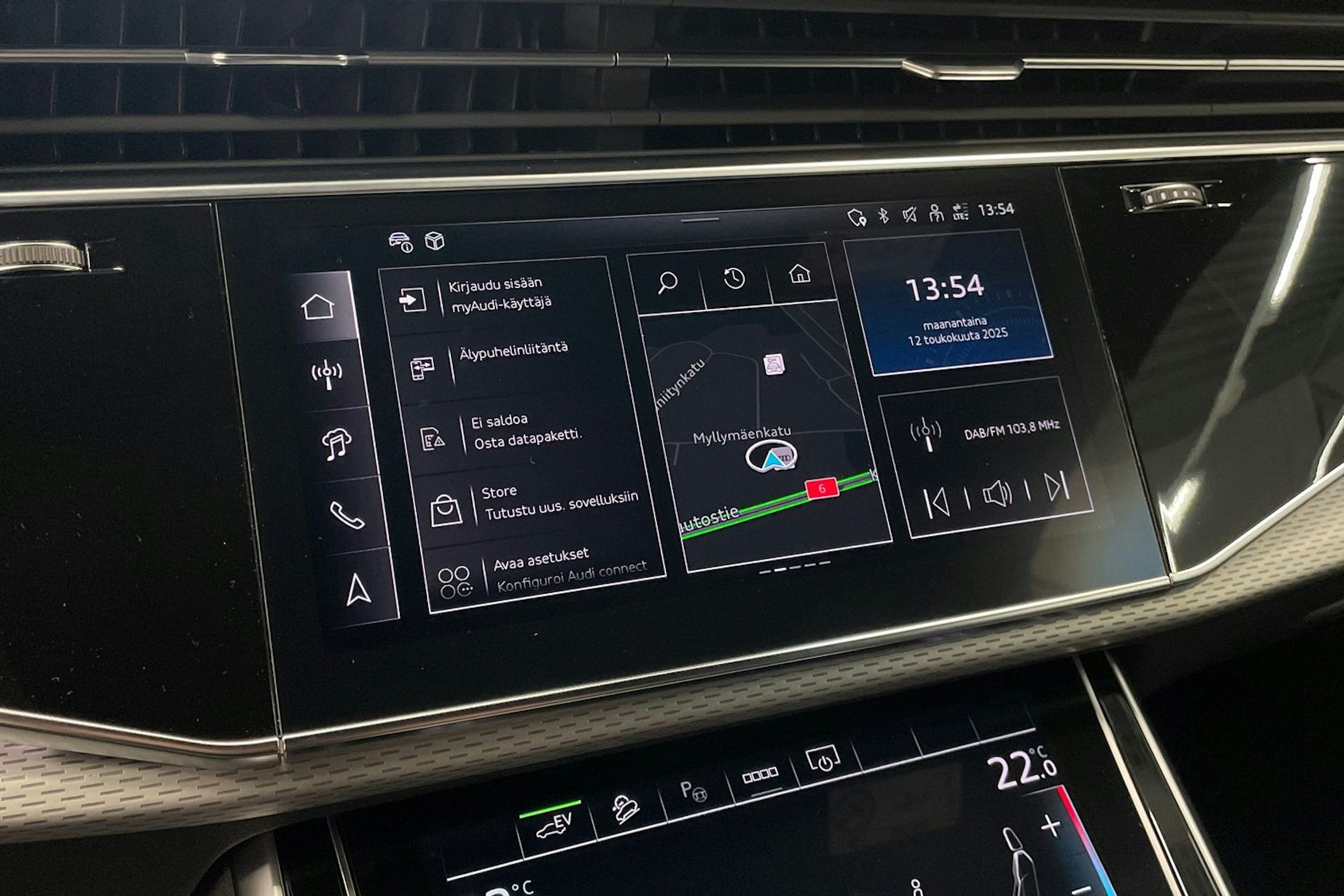met. musta Audi Q8 2025 kuva 21.
