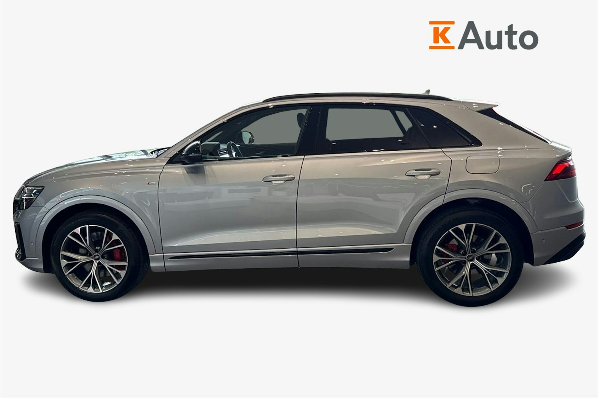 harmaa Audi Q8 2025 kuva 5.