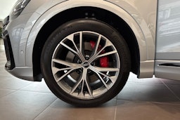 harmaa Audi Q8 2025 kuva 10.