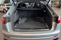 harmaa Audi Q8 2025 kuva 11.