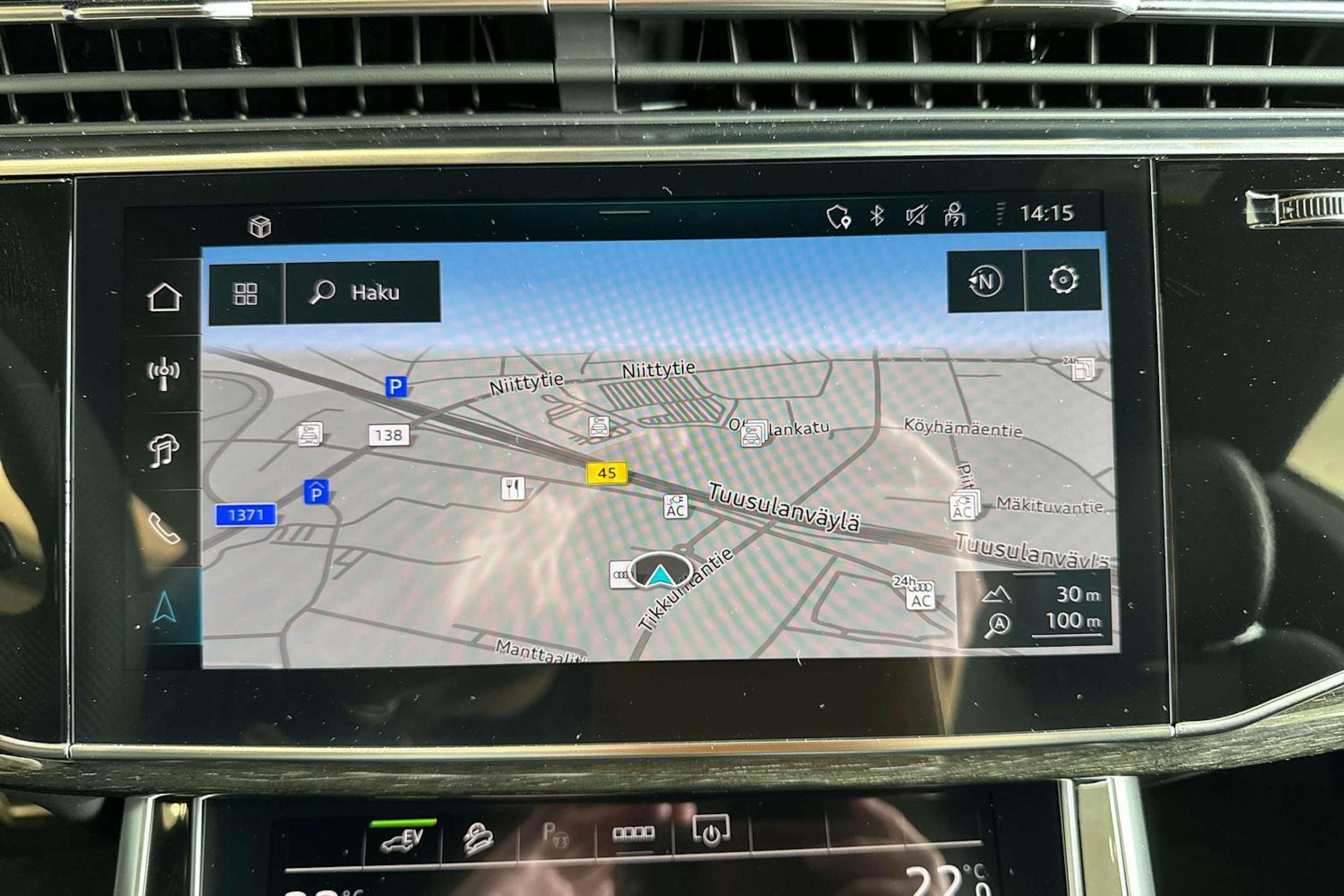 harmaa Audi Q8 2025 kuva 15.