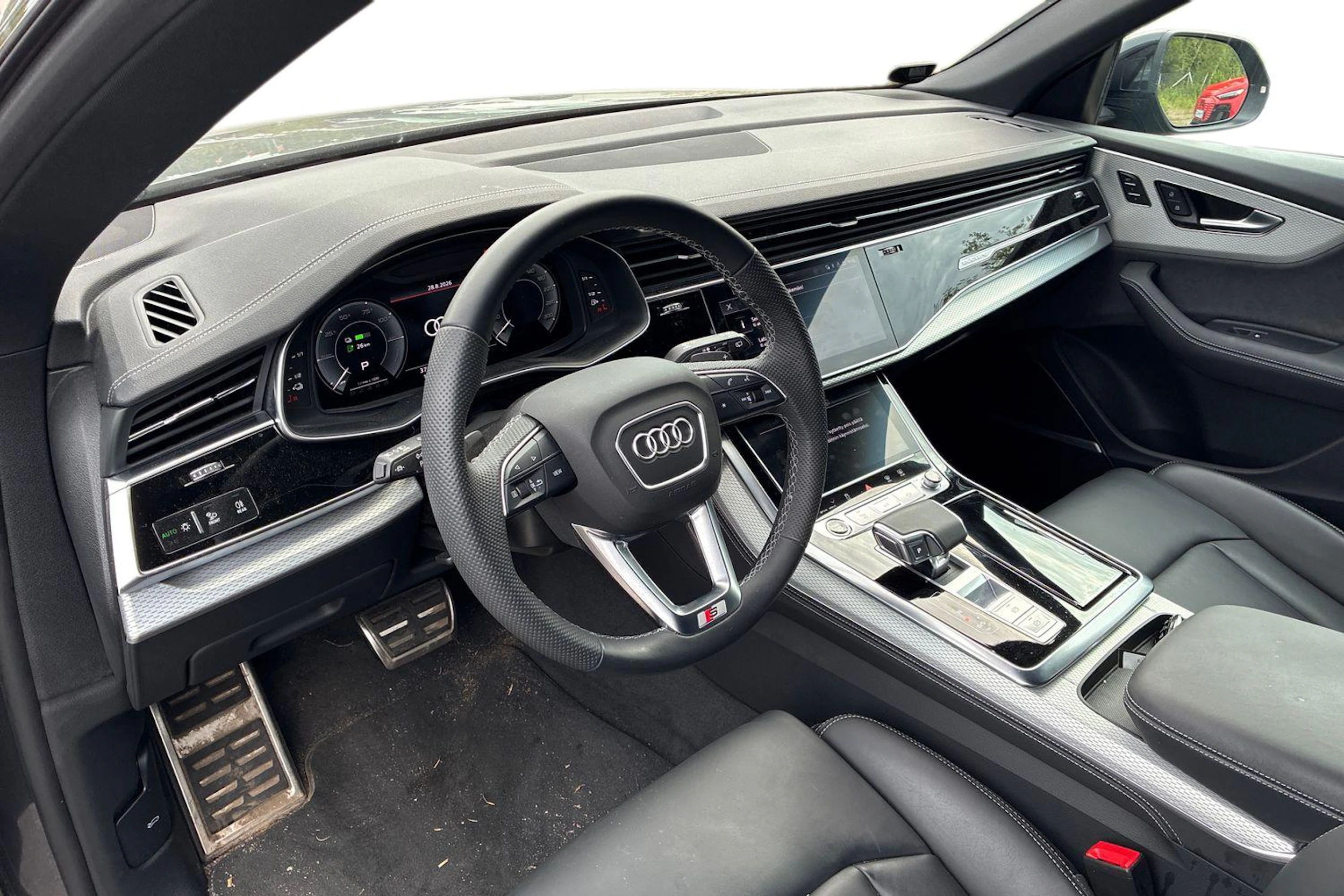 harmaa Audi Q8 2025 kuva 3.