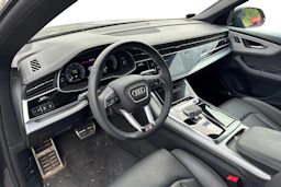 harmaa Audi Q8 2025 kuva 3.