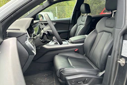 harmaa Audi Q8 2025 kuva 4.