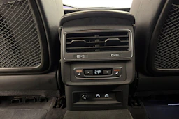 harmaa Audi Q8 2025 kuva 9.