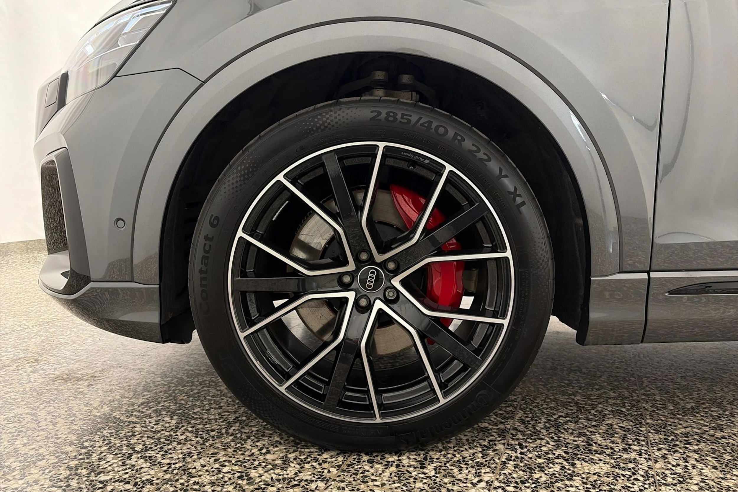 harmaa Audi Q8 2025 kuva 10.