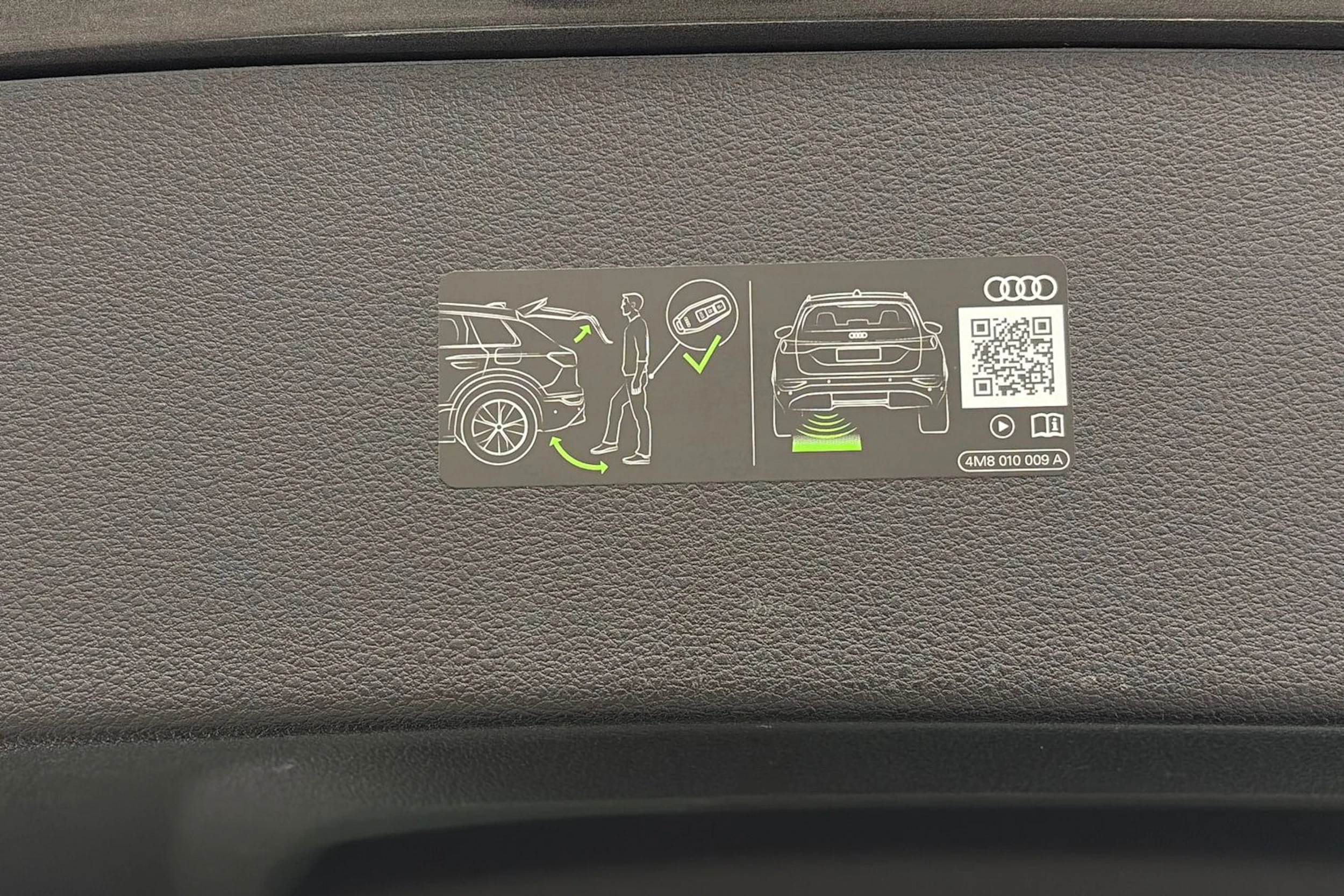 harmaa Audi Q8 2025 kuva 13.