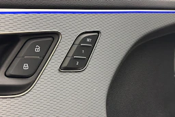 harmaa Audi Q8 2025 kuva 16.