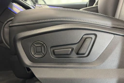 harmaa Audi Q8 2025 kuva 17.