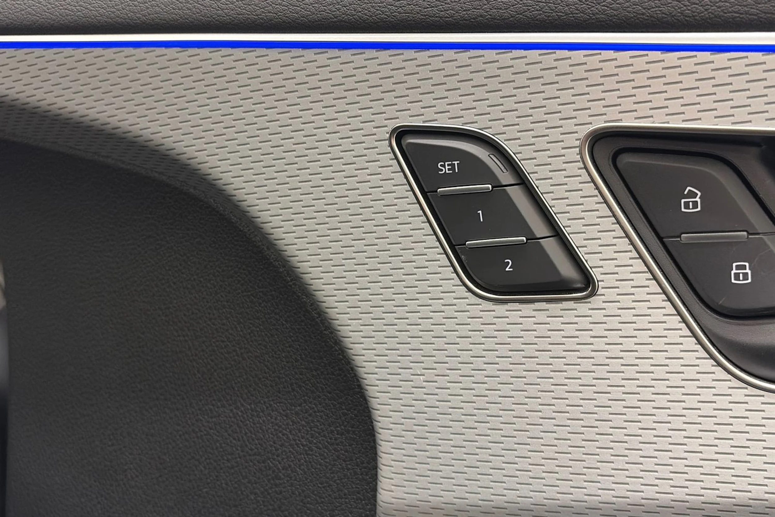 harmaa Audi Q8 2025 kuva 18.