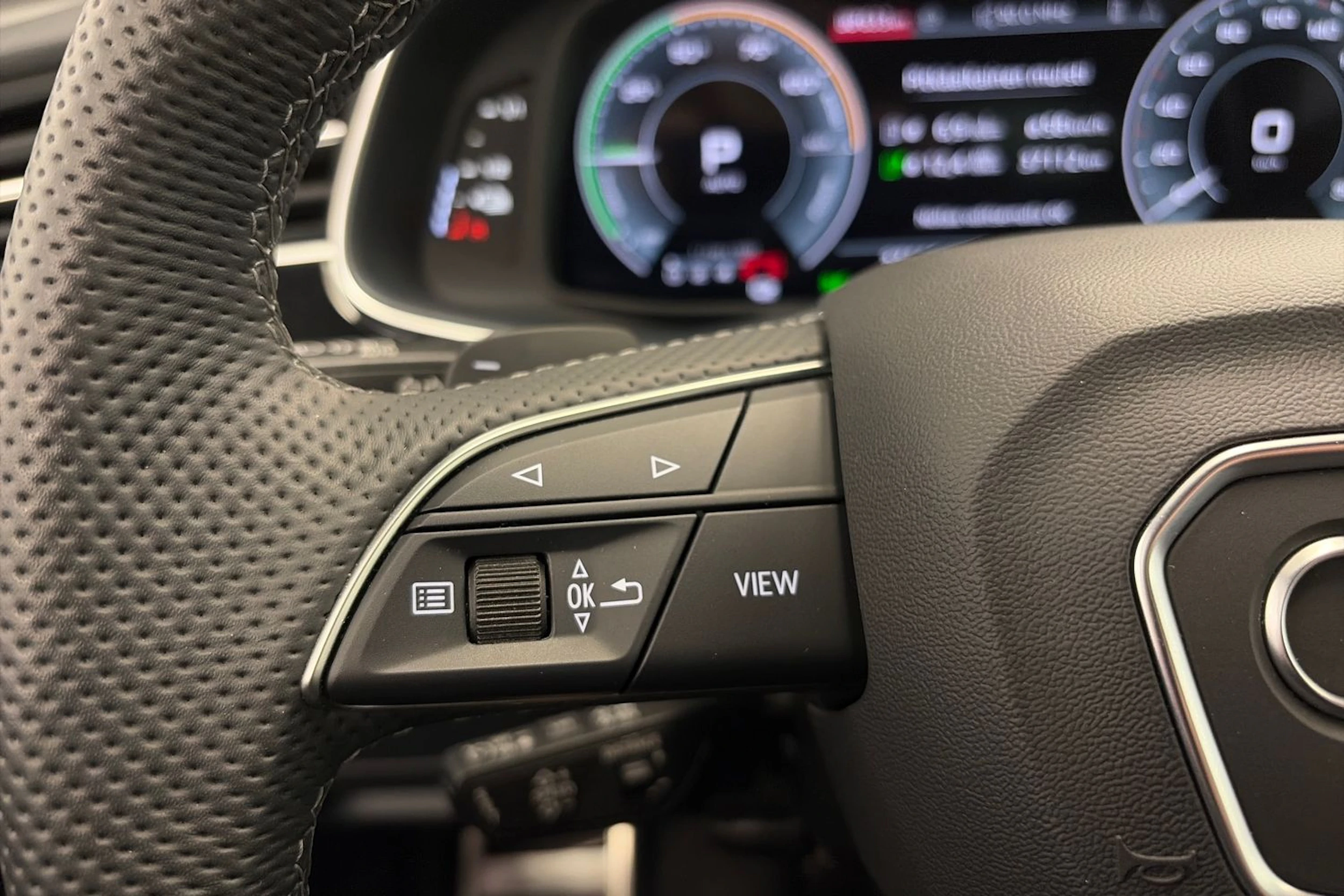 harmaa Audi Q8 2025 kuva 22.
