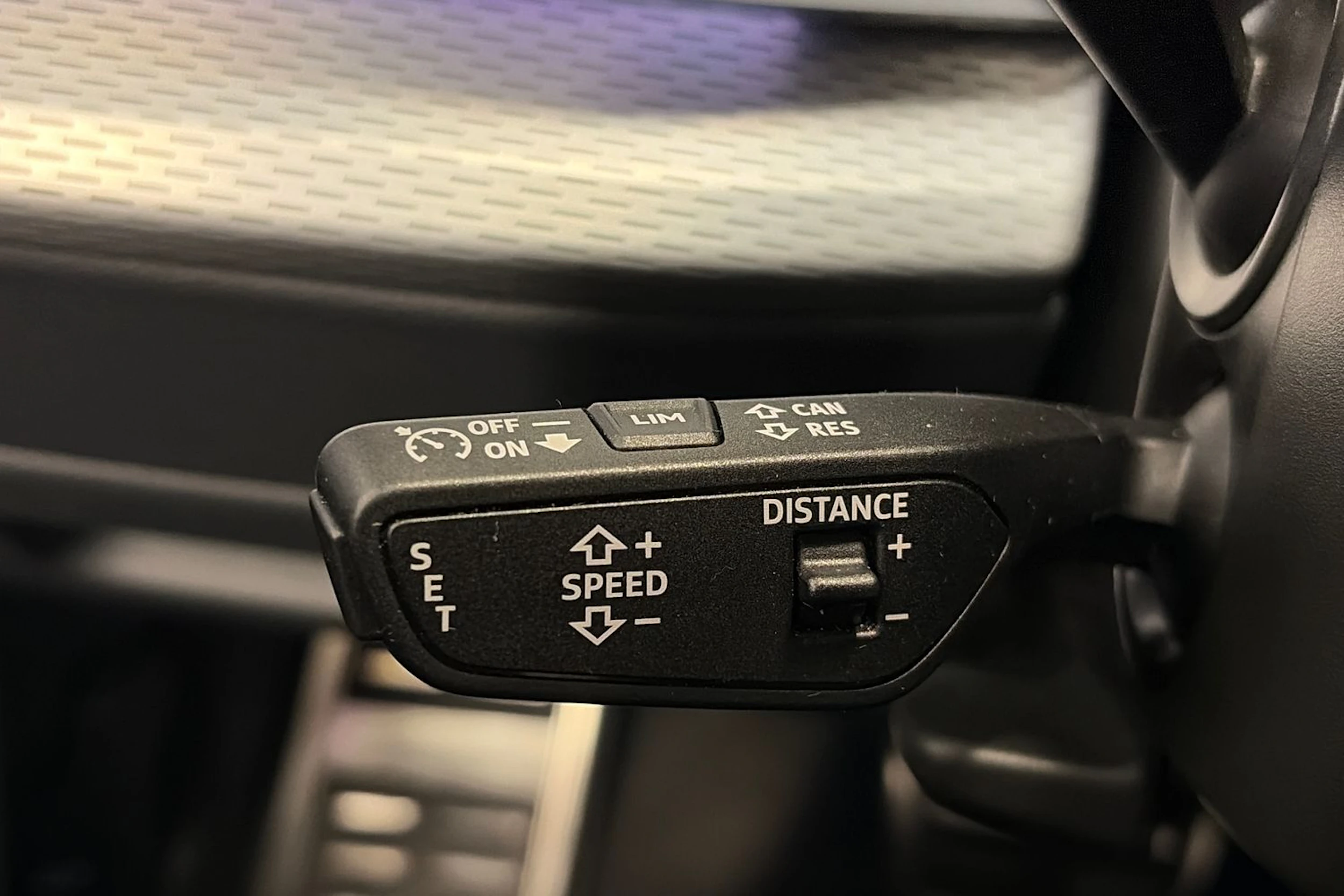 harmaa Audi Q8 2025 kuva 24.