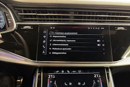 harmaa Audi Q8 2025 kuva 30.