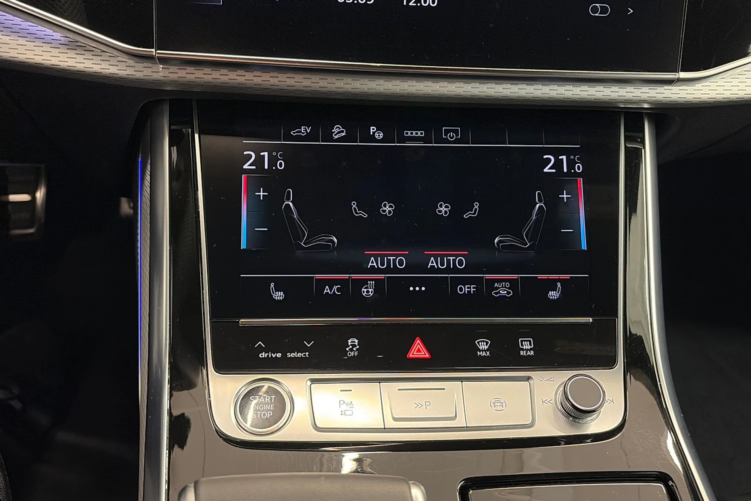 harmaa Audi Q8 2025 kuva 33.